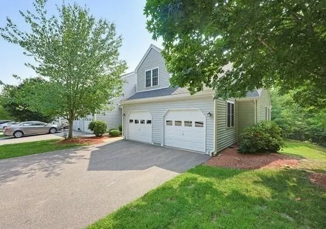 3rd image of 42 Mountain Laurel Ln #42, Fitchburg, MA 01420 | MLS# 73551839