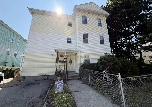 1st image of 212 Vernon St, Worcester, MA 01607 | MLS# 73558983