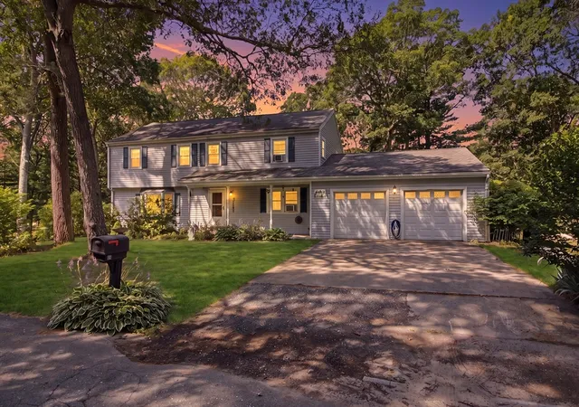 1st image of 10 Roberta Dr, Buzzards Bay, MA 02532 | MLS# 73555631
