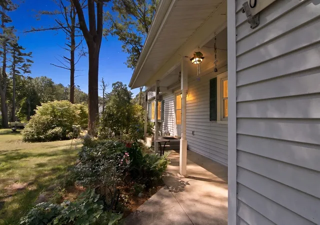 2nd image of 10 Roberta Dr, Buzzards Bay, MA 02532 | MLS# 73555631