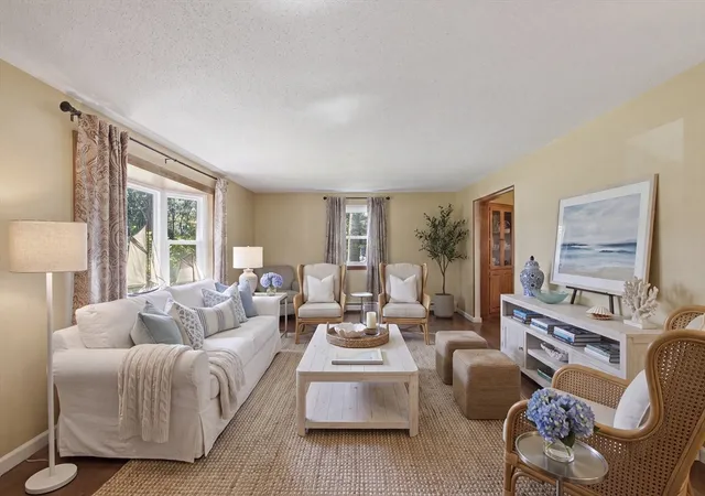 3rd image of 10 Roberta Dr, Buzzards Bay, MA 02532 | MLS# 73555631