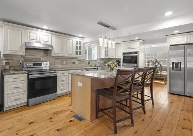 4th image of 555 Webster St, Marshfield, MA 02050 | MLS# 73530220