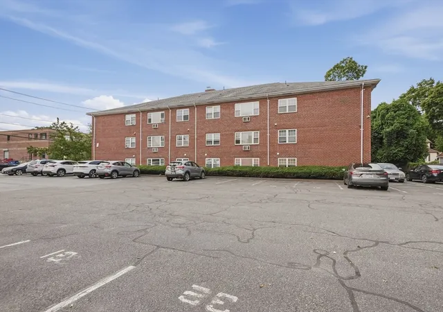 2nd image of 924 Main St, Woburn, MA 01801