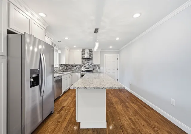 3rd image of 305 Lynn St, Malden, MA 02148 | MLS# 73560621