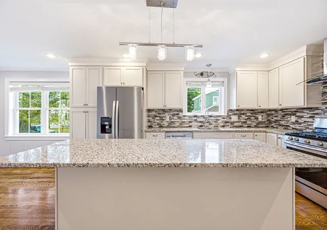 4th image of 305 Lynn St, Malden, MA 02148 | MLS# 73560621
