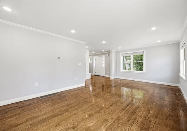 5th image of 305 Lynn St, Malden, MA 02148 | MLS# 73560621