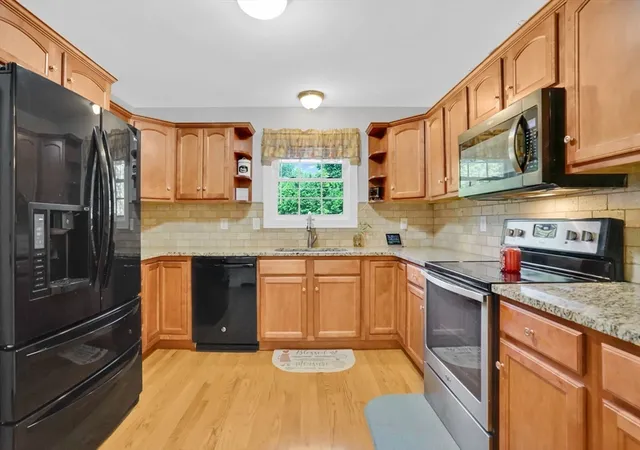 Homes for sale in Southwick, MA | 10 Reservoir Rd, Southwick, MA 01077 | MLS# 73534049