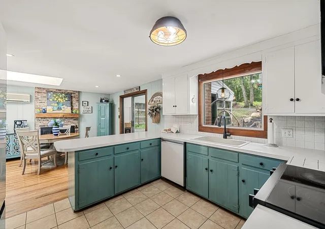 Photo 3 of Single family home for sale at 536 Ipswich Rd, Boxford, MA 01921 | MLS# 73551364 | Listing updated on 2026-09-13