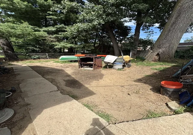 12th image of 55 Leitch St, Springfield, MA 01109 | MLS# 73560172