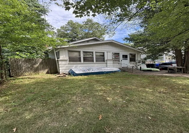 3rd image of 55 Leitch St, Springfield, MA 01109 | MLS# 73560172