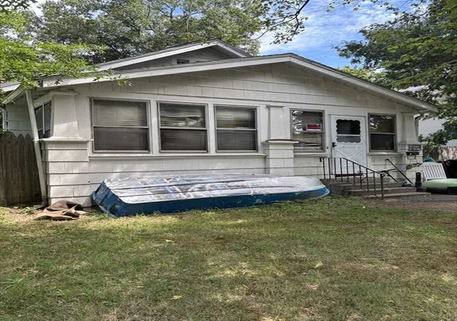 4th image of 55 Leitch St, Springfield, MA 01109 | MLS# 73560172