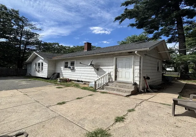 5th image of 55 Leitch St, Springfield, MA 01109 | MLS# 73560172