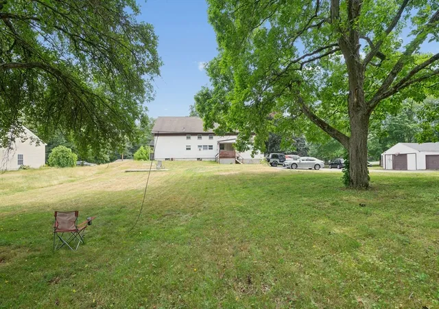 3rd image of 180 Lincoln St, Blackstone, MA 01504 | MLS# 73539054