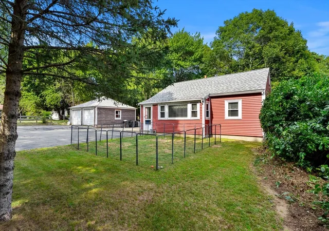 4th image of 2 Hill Top Ln, Rockport, MA 01966 | MLS# 73563800