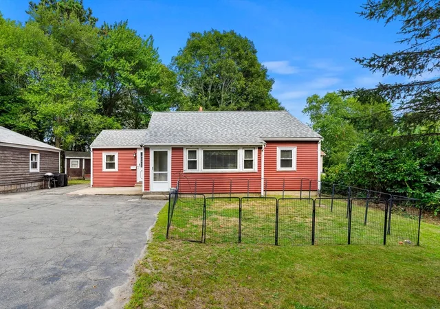 5th image of 2 Hill Top Ln, Rockport, MA 01966 | MLS# 73563800
