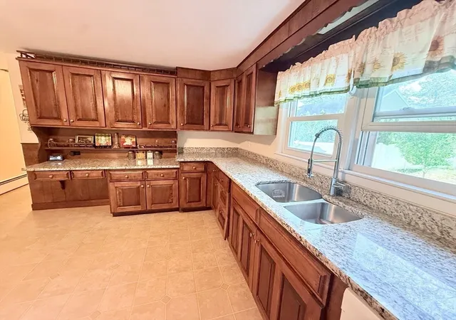 4th image of 54 Colbert St, Leominster, MA 01453 | MLS# 73548548