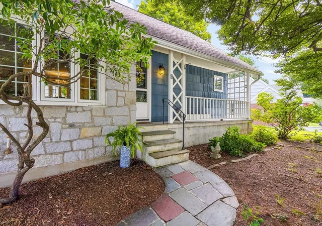 Photo 4 of Sale Pending at 4 Murdoch Rd, Natick, MA 01760 | MLS# 73562961 | Listing updated on 2026-09-05
