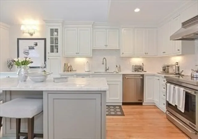 Listing Photo 4 - Condo for sale in building located at 6 Highcroft Wy, Hopkinton, MA 01721 - Unit #6