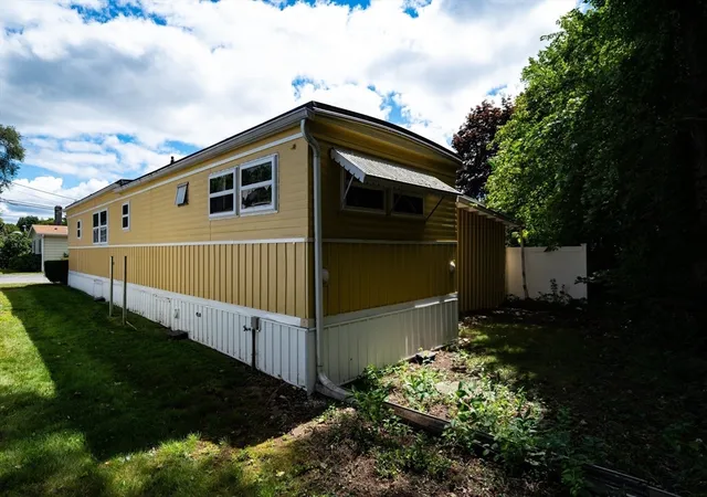 19th image of 276 Lunenburg St, Fitchburg, MA 01420 | MLS# 73568115
