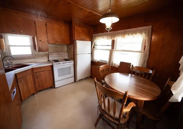 Photo 3 of Sale Pending at 276 Lunenburg St, Fitchburg, MA 01420 | MLS# 73568115 | Listing updated on 2026-10-07
