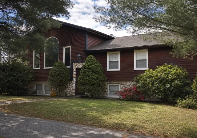 1st image of 5 Kathleen Dr, Wakefield, MA 01880 | MLS# 73545272
