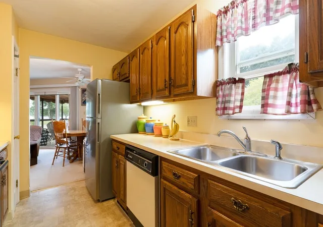 Listing Photo 5 - Condo for sale in building located at 104 Brunnell Ave, Brookfield, MA 01562 - Unit #104