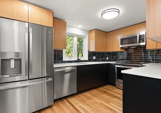 2nd image of 19 Selwyn Rd, Newton Highlands, MA 02461 | MLS# 73518336