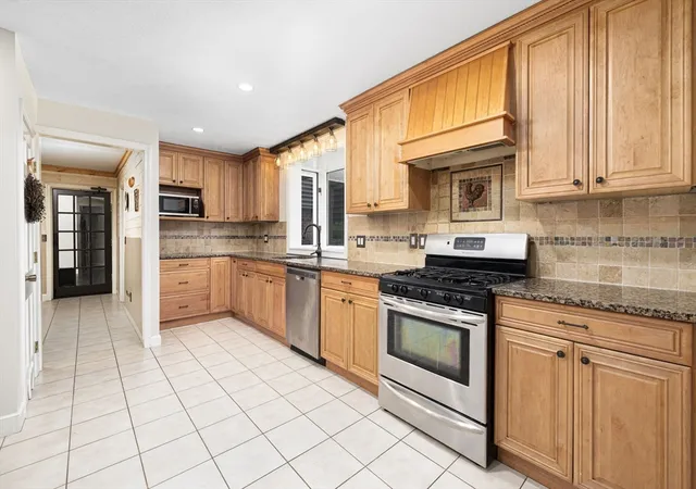 Homes for sale in Upton, MA | 218 Mechanic, Upton, MA 01568 | MLS# 73546600
