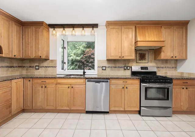 Homes for sale in Upton, MA | 218 Mechanic, Upton, MA 01568 | MLS# 73546600