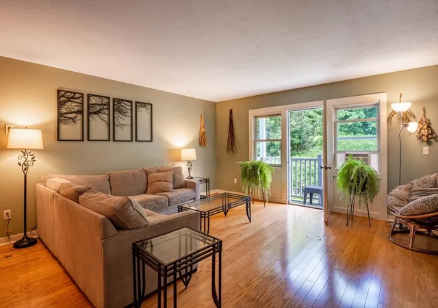 Homes for sale in Northampton, MA | 46 Evergreen Rd, Northampton, MA 01053