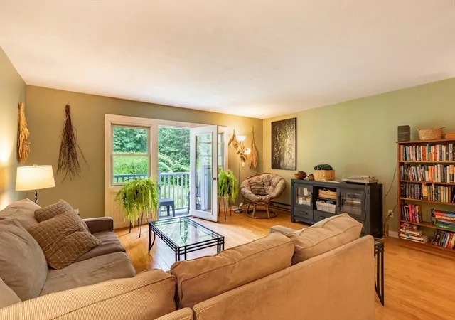 Homes for sale in Northampton, MA | 46 Evergreen Rd, Northampton, MA 01053