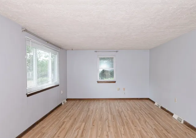 3rd image of 41 W St, Northampton, MA 02368