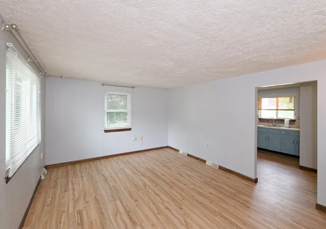 5th image of 41 W St, Northampton, MA 02368