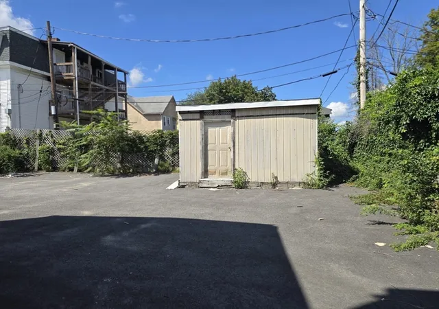 10th image of 158 Austin St, Worcester, MA 01609 | MLS# 73565755