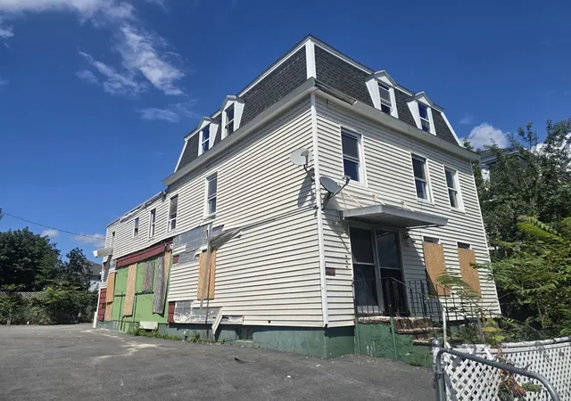 2nd image of 158 Austin St, Worcester, MA 01609 | MLS# 73565755