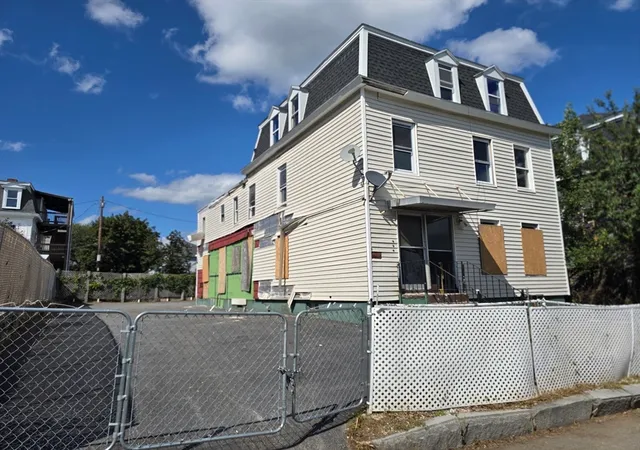 3rd image of 158 Austin St, Worcester, MA 01609 | MLS# 73565755