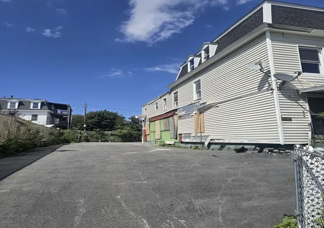 4th image of 158 Austin St, Worcester, MA 01609 | MLS# 73565755