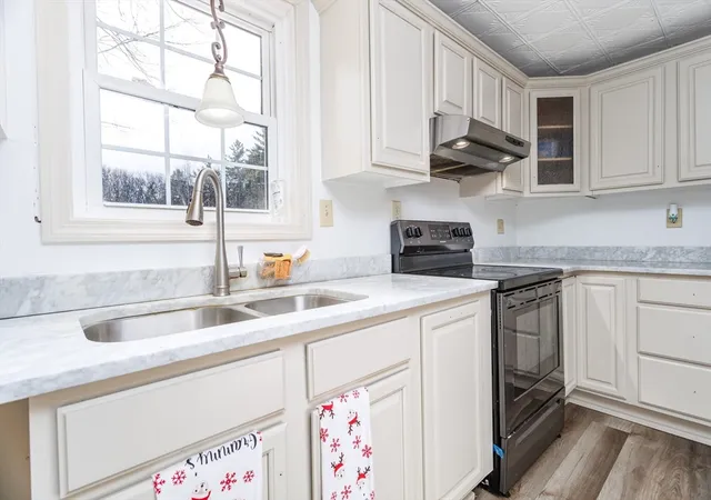 Homes for sale in Gardner, MA | 28 Holly Dr, Gardner, MA 01440 | MLS# 73469434