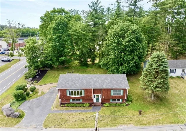 2nd image of 44 Middlesex Rd, Tyngsboro, MA 01879 | MLS# 73539739