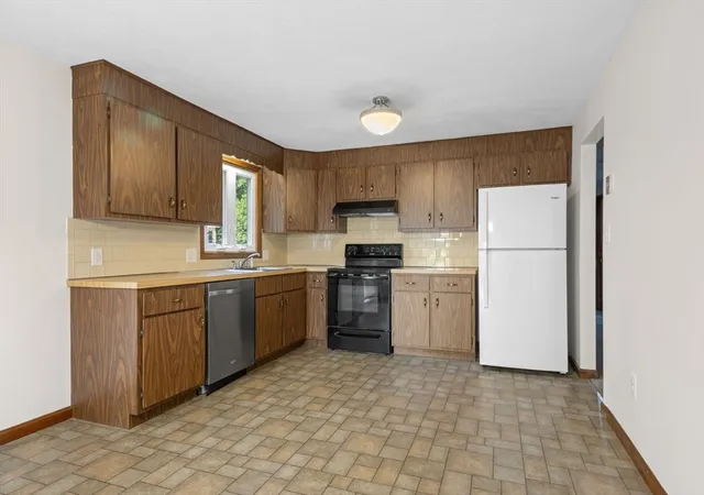 Photo 3 of Sale Pending at 80 Kilby St, Woburn, MA 01801 | MLS# 73563541 | Listing updated on 2026-09-03