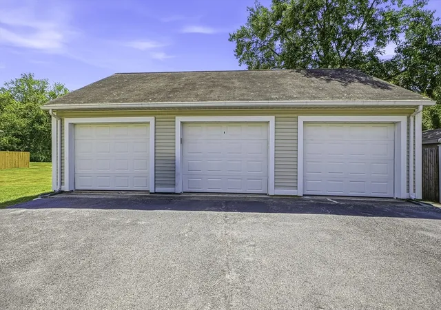 Homes for sale in Bellingham, MA | 81 Winter St, Bellingham, MA 02019 | MLS# 73475889