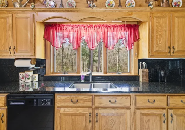 5th image of 22 Country Lane, Berkley, MA 02779 | MLS# 73533342