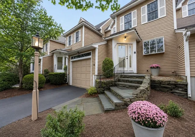 2nd image of 8 Fairway View Ln #8, Norton, MA 02766 | MLS# 73564961