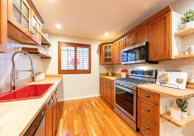 Photo 4 of Sale Pending at 8 Fairway View Ln #8, Norton, MA 02766 | MLS# 73564961 | Listing updated on 2026-10-14