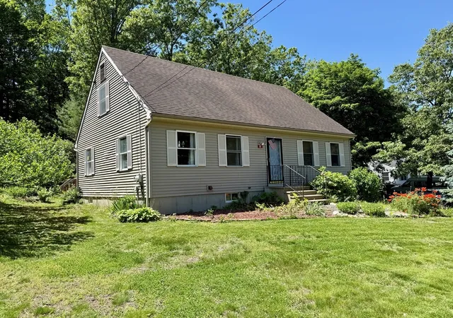 Homes for sale in Greenfield, MA | 68 Hastings St, Greenfield, MA 01301 | MLS# 73533765