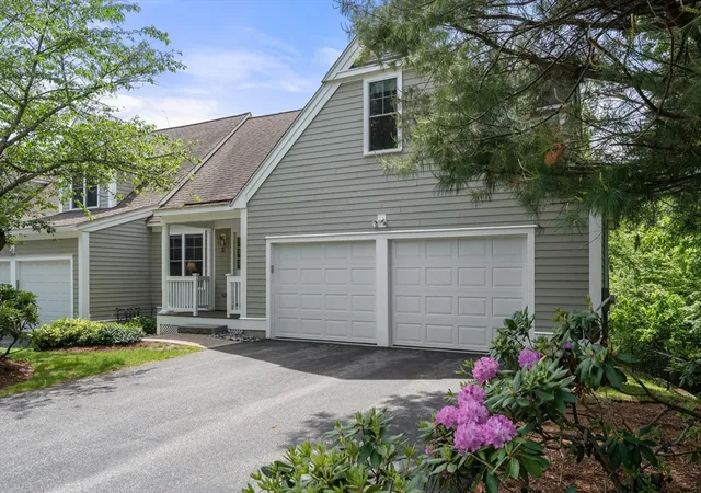 Homes for sale in Grafton, MA | 3 Flint Pond Dr #3, Grafton, MA 01536 | MLS# 73527300