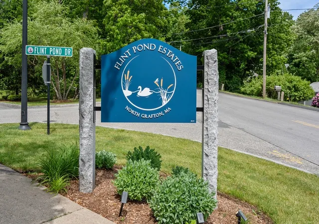 Homes for sale in Grafton, MA | 3 Flint Pond Dr #3, Grafton, MA 01536 | MLS# 73527300