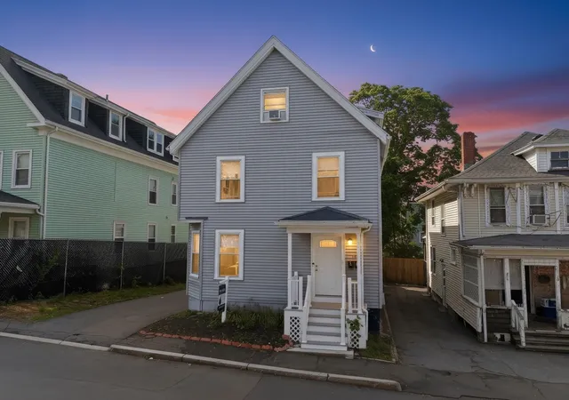 Homes for sale in Lynn, MA | 16 Crescent St, Lynn, MA 01902 | MLS# 73525452