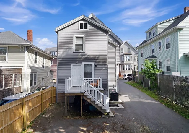 Homes for sale in Lynn, MA | 16 Crescent St, Lynn, MA 01902 | MLS# 73525452