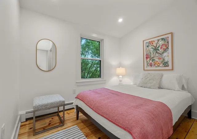 2nd image of 7 Russell St, Cambridge, MA 02140